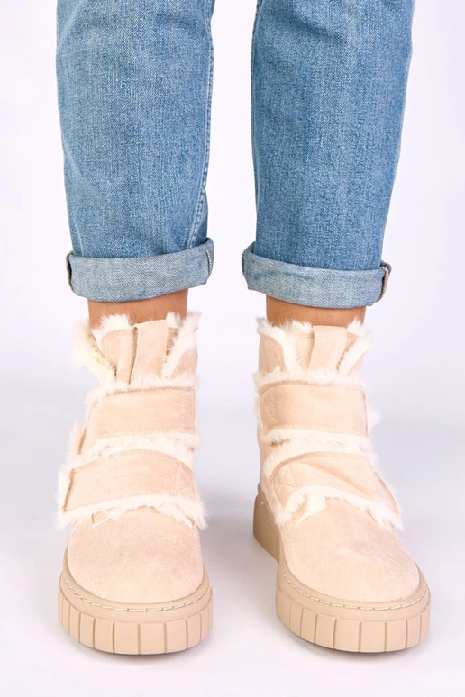Sandfarbene Stiefeletten mit Klettverschluss, verziert mit Fell Grace
