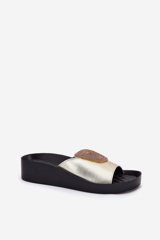 Goldene Damen-Lederslipper mit Ornamenten KV51-028