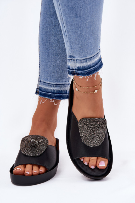 Schwarze Damen-Lederslipper mit Ornamenten KV51-028