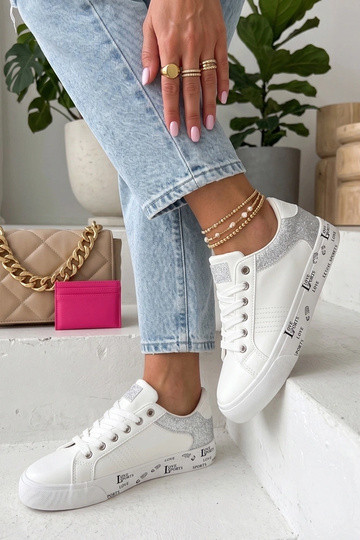 Weiße Sneakers mit dekorativen Einsätzen Layla