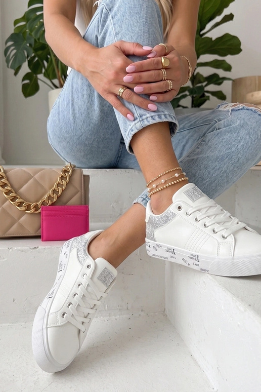 Weiße Sneakers mit dekorativen Einsätzen Layla