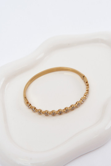 Goldene Damenarmband mit funkelnden Steinen