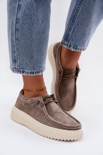 Lehmfarbene Damenschuhe aus Kunstveloursleder mit Plattform Jamila