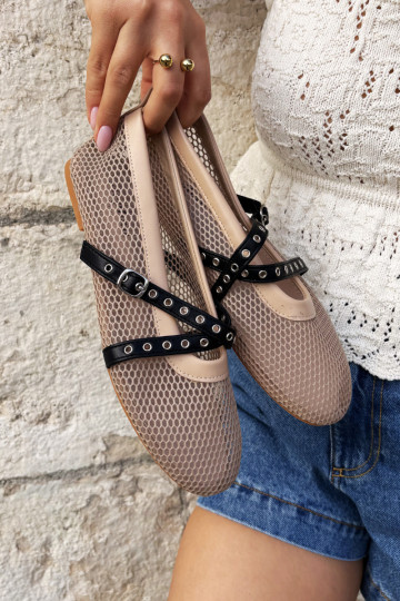 Netz-Ballerinas mit Riemen in Sand Salliroe 2
