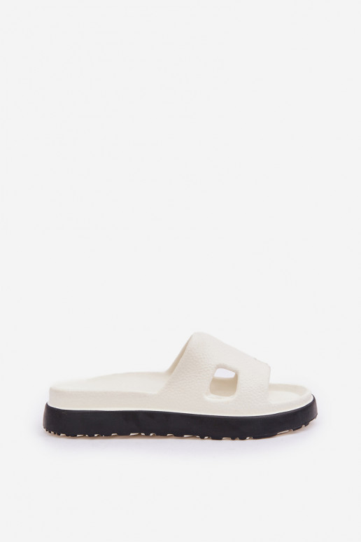 Weiße leichte Slipper mit Ausschnitten Neladith