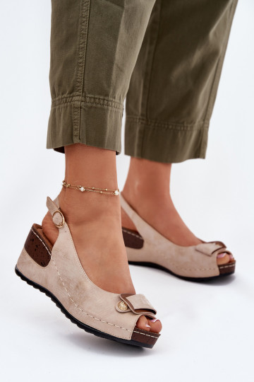 Sand- und goldfarbene leichte Plattformsandalen Comfort Shoes Efravia 2