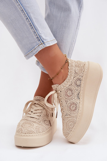 Sandfarbene Freizeitschuhe mit Plattform und Spitzenmotiven Evalora