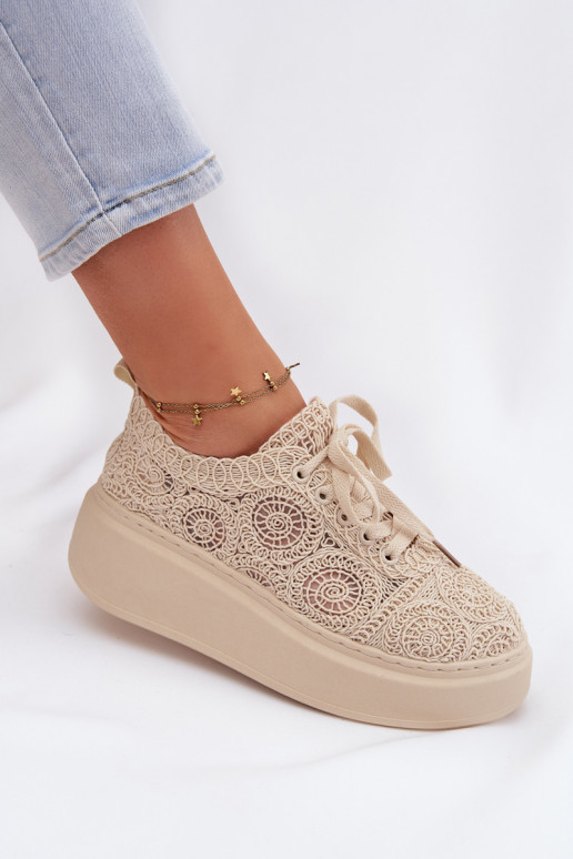 Sandfarbene Freizeitschuhe mit Plattform und Spitzenmotiven Evalora