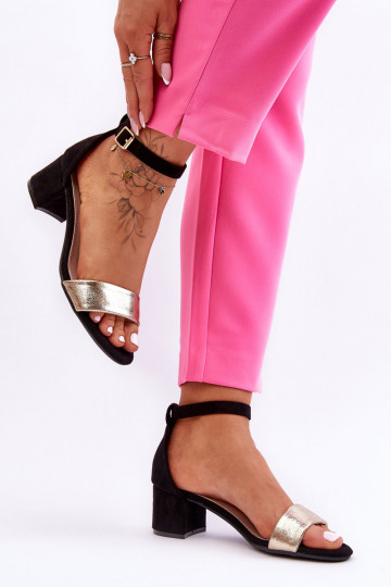 Bequeme schwarze und goldene Sandalen mit niedrigem Absatz Layna 2