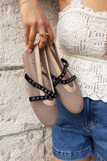 Netz-Ballerinas mit Riemen in Sand Salliroe 2