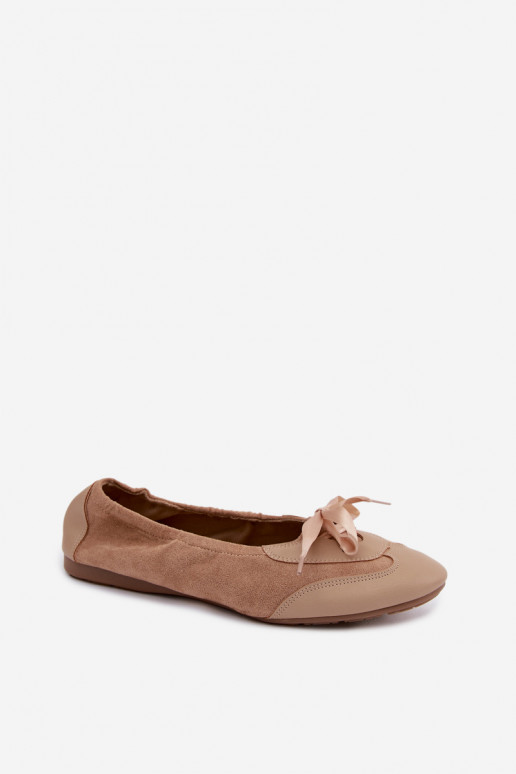 Beige sportliche Ballerinas mit stilvollen Details Peonia