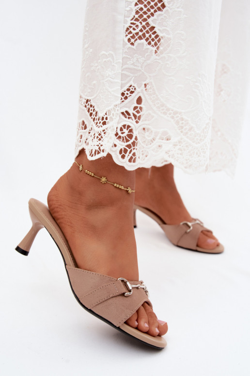 Beige Damen-Pantoletten mit dünnen Absätzen und dekorativen Details Poppia
