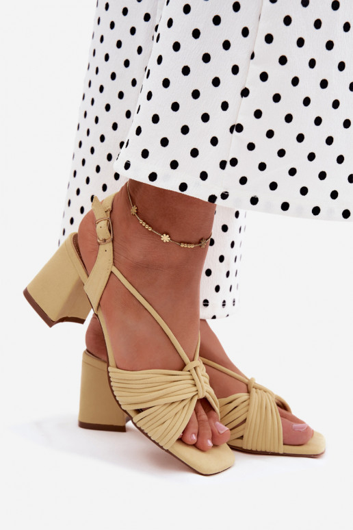 Damen Sandalen mit Riemen und Absätzen in Gelb Taffina