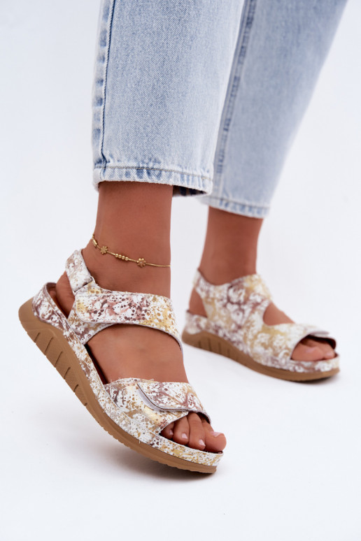 Weiß-goldene Damen-Sandalen mit Plattform und klebrigen Verschlüssen