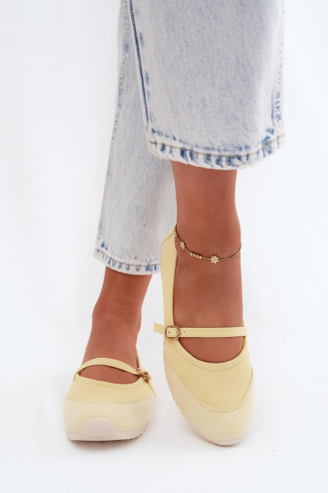 Gelbe sportliche Ballerinas mit Riemchen Charmy 2