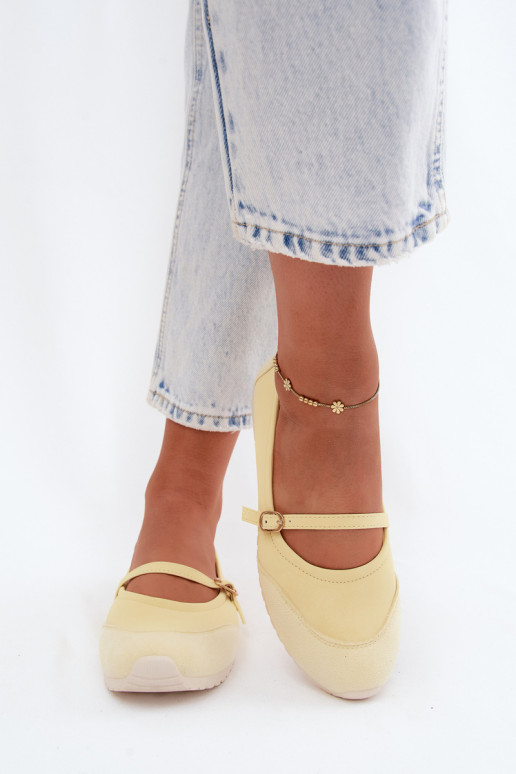 Gelbe sportliche Ballerinas mit Riemchen Charmy