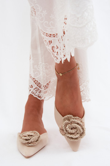 Damen Sandalen mit Dekoration aus elfenbeinfarbenem Kunstveloursleder Gardenia 2