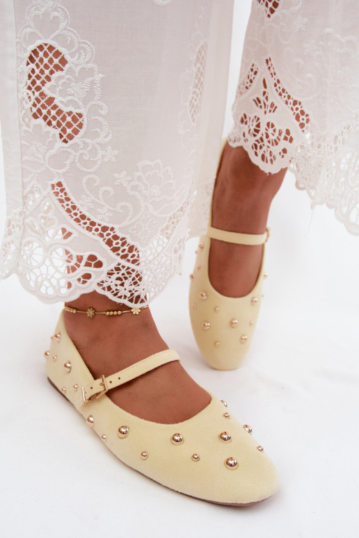 Ballerinas mit Dekoration und Riemen in Gelb Cuddly