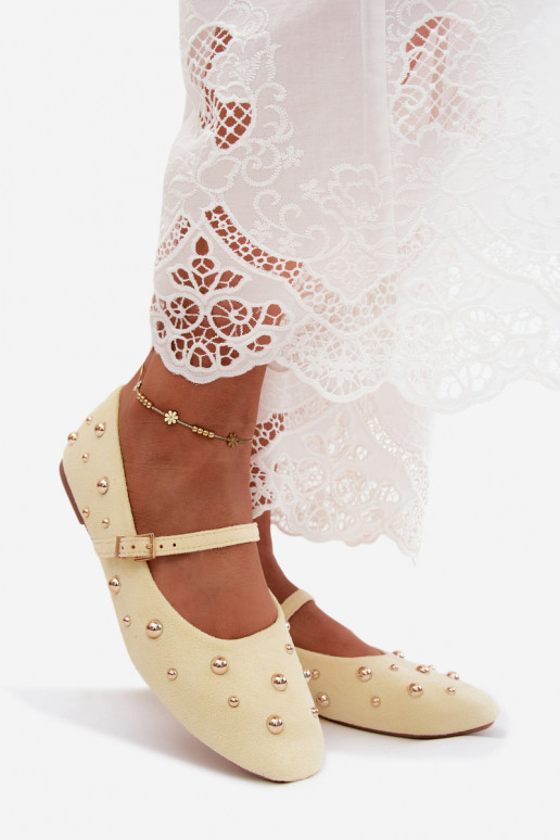 Ballerinas mit Dekoration und Riemen in Gelb Cuddly
