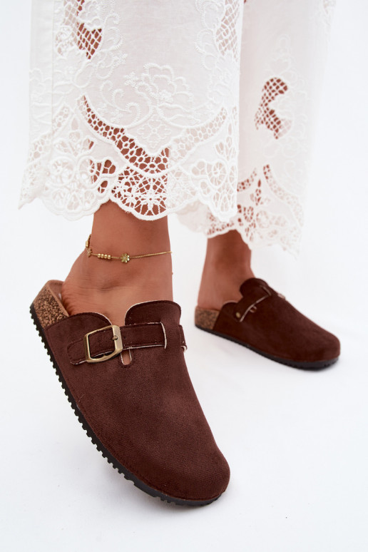 Schokoladenfarbene Damenclogs mit Schnallen aus Kunstveloursleder Tropina