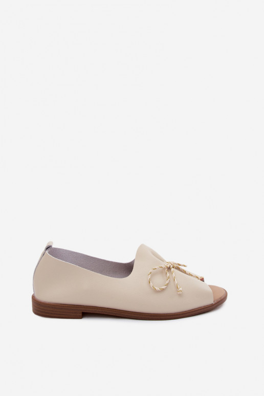 Beige Damen-Sandalen mit dekorativen Schnürsenkeln und glänzender Oberfläche aus Kunstleder Coltrania