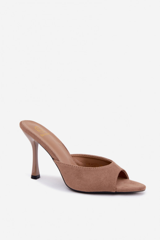 Pantoletten mit dünnen Absätzen aus Kunstveloursleder in Khaki Cherryssa