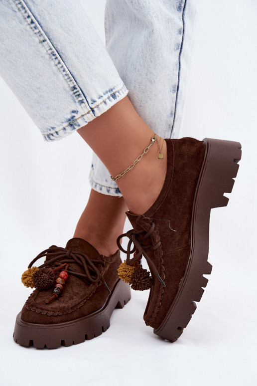 Schuhe mit schönen Details aus Kunstveloursleder in Schokolade Melonia