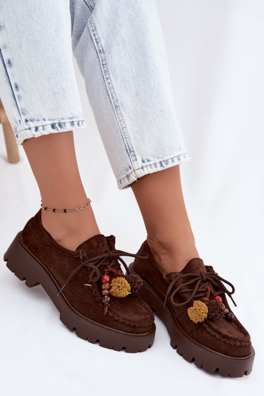 Schuhe mit schönen Details aus Kunstveloursleder in Schokolade Melonia