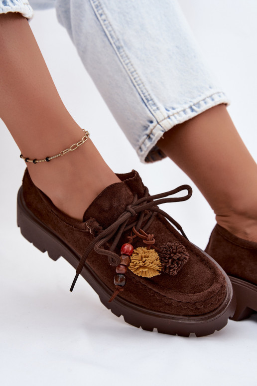 Schuhe mit schönen Details aus Kunstveloursleder in Schokolade Melonia