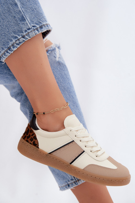 Sneaker aus Kunstleder in Sand Corelle