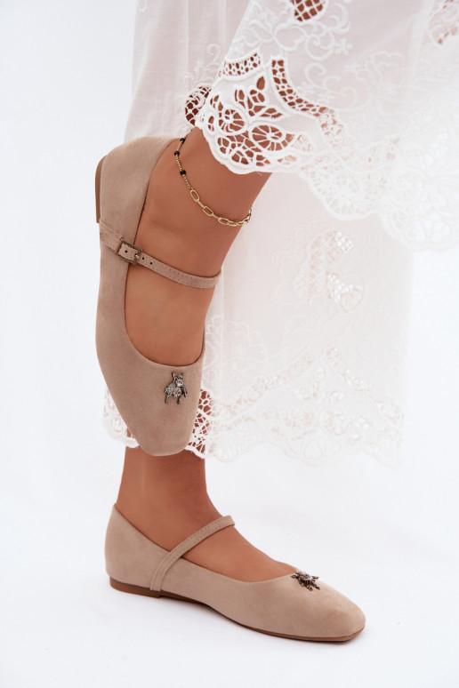 Damen Ballerinas mit Riemen und Schnallen in Sandfarbe aus Kunstveloursleder Pinea