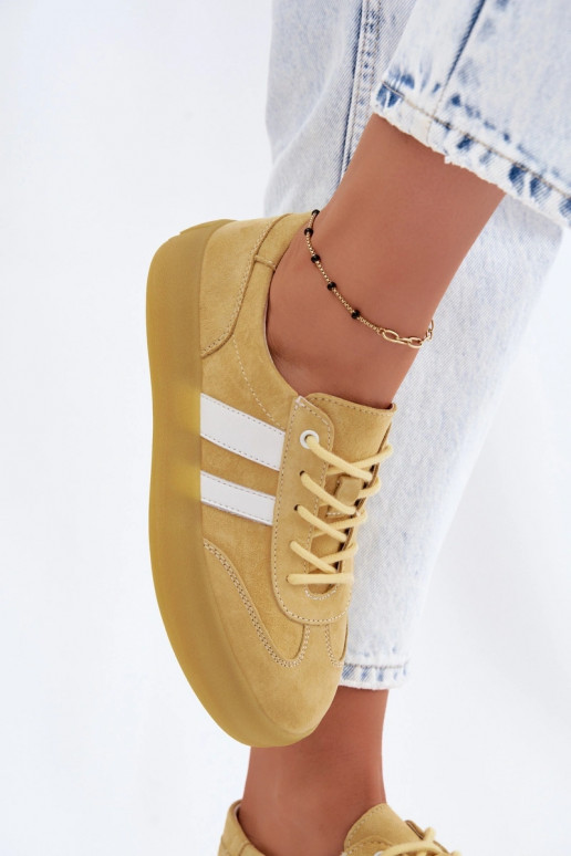 Gelbe Plattform-Sneaker aus Kunstveloursleder Coralia