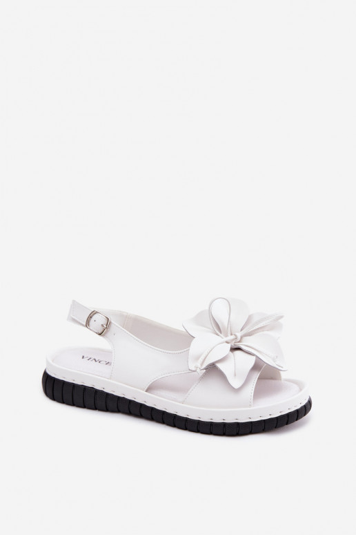 Weiße Damen-Sandalen mit dekorativen Ringen Vinceza 66917
