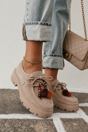 Schuhe mit schönen Details aus Kunstveloursleder in Sand Melonia 2