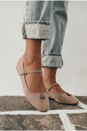 Damen Ballerinas mit Riemen und Schnallen in Sandfarbe aus Kunstveloursleder Pinea 2