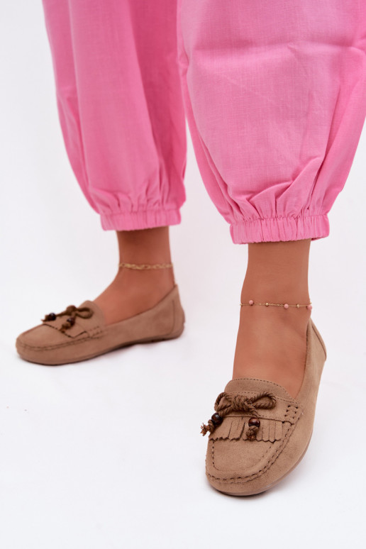 Damen flache Mokassins mit Schleifen und Fransen aus Kunstveloursleder in Sandfarbe Bluebell