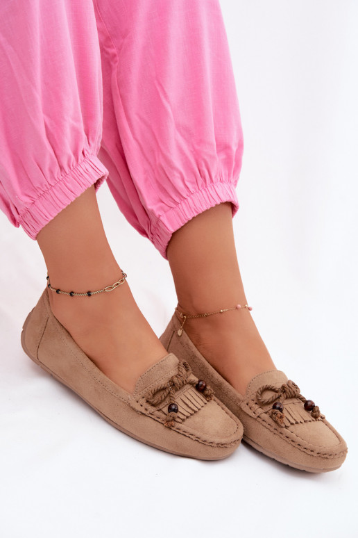 Damen flache Mokassins mit Schleifen und Fransen aus Kunstveloursleder in Sandfarbe Bluebell