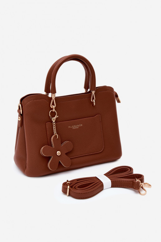 Tasche aus Kunstleder mit Schlüsselanhänger und Blumenmotiven in braun Noomi