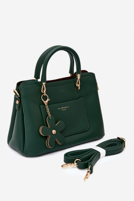 Handtasche mit Kunstleder-Schlüsselanhänger mit Blumenmotiven in Flaschengrün Noomi