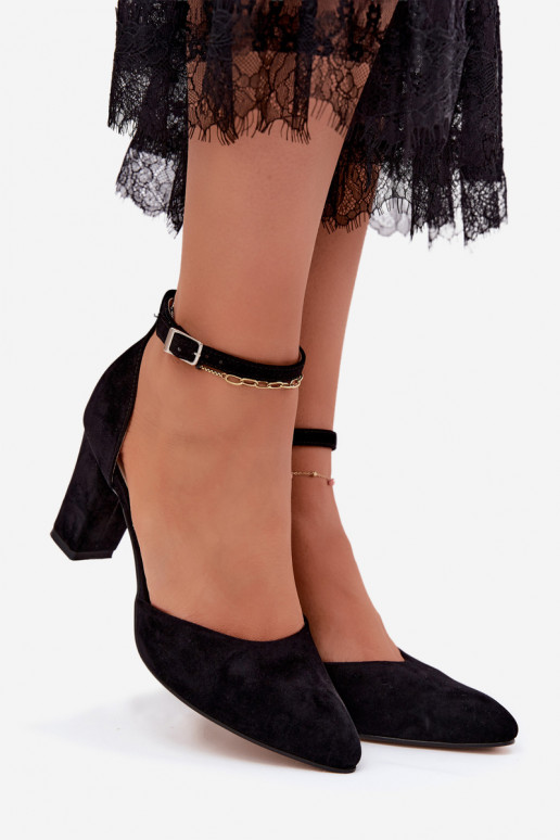 Schwarze Schuhe mit Riemen und spitzen Zehen Zazoo 823