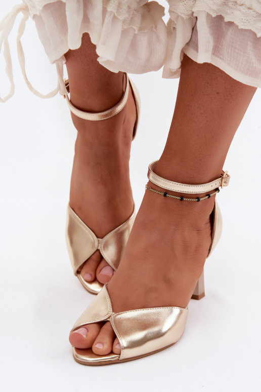 Goldene Damen Sandalen auf kleinem Absatz Zazoo 1120
