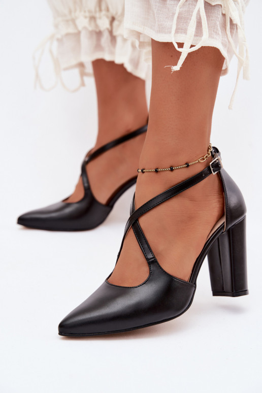 Schwarze Schuhe mit Absätzen und Riemen Zazoo 1053