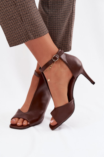 Damen-Sandalen mit dünnen Absätzen in Schokoladenfarbe Helira