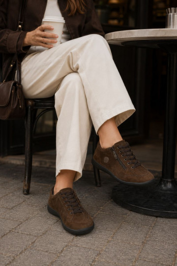 Damen Schuhe aus schokoladenfarbenem Kunstveloursleder Brindle
