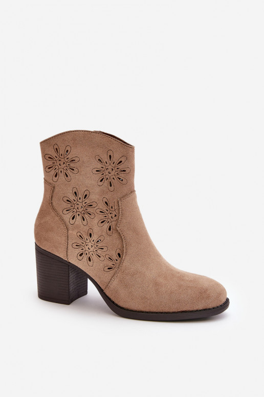Stiefeletten mit Spitzen-Details und Absätzen aus Kunstsuede in Sandfarbe Nevishiia