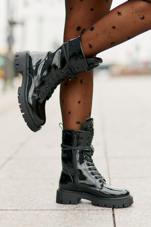 Schwarze Arbeitsstiefeletten mit Ornamenten und Lackeffekt Kelilea
