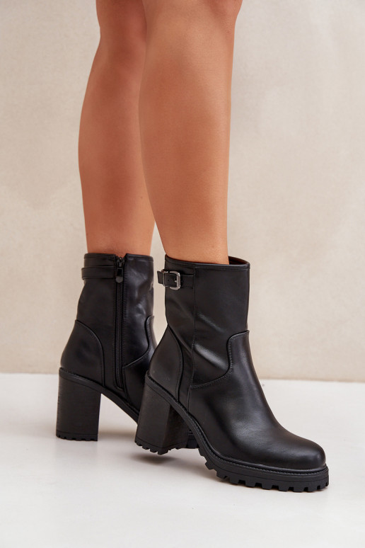 Schwarze isolierte Stiefeletten mit Absätzen und Schnallen Selavia
