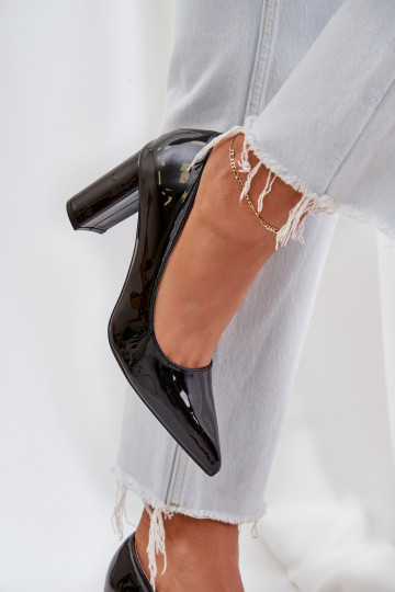 Schwarze Schuhe mit Lackeffekt auf dem Block Kilanne