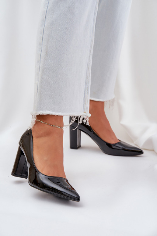 Schwarze Schuhe mit Lackeffekt auf dem Block Kilanne