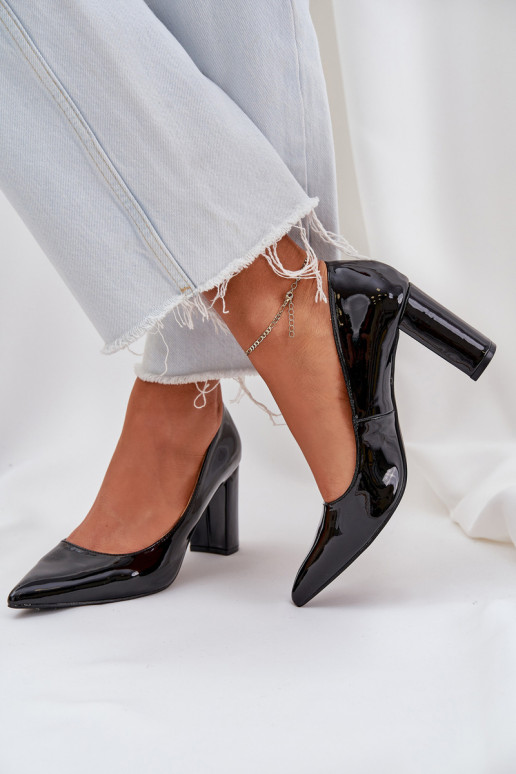 Schwarze Schuhe mit Lackeffekt auf dem Block Kilanne